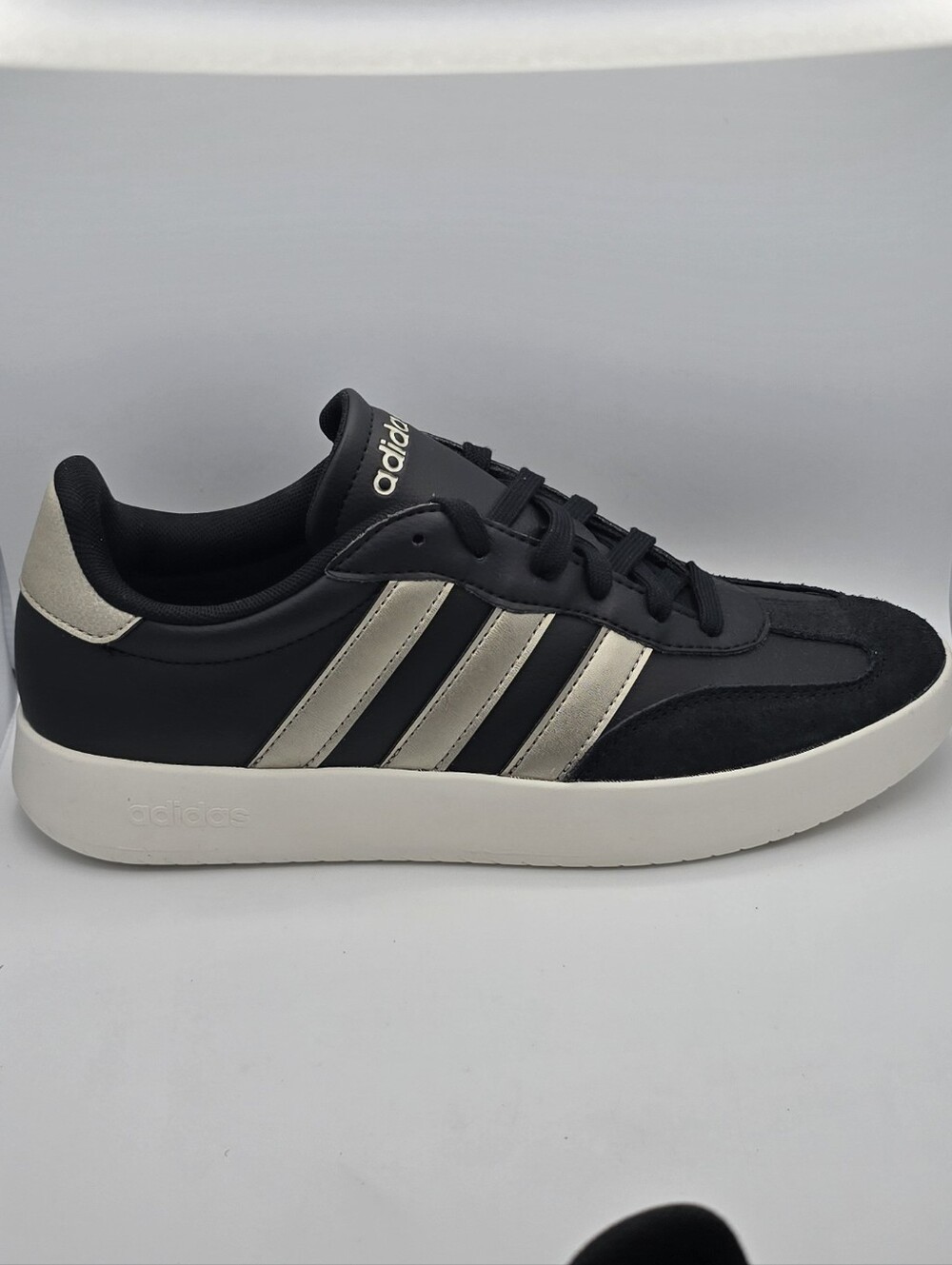 adidas Barreda Womens 10 Black and Cream Court-Style Sneakers